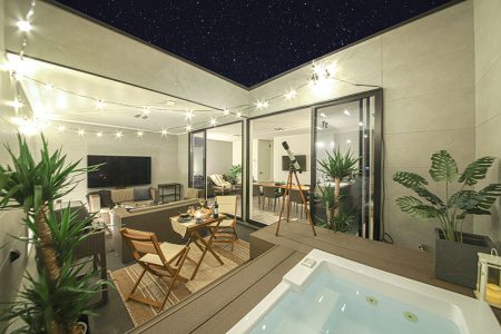 夜も楽しむバルコニーライフ